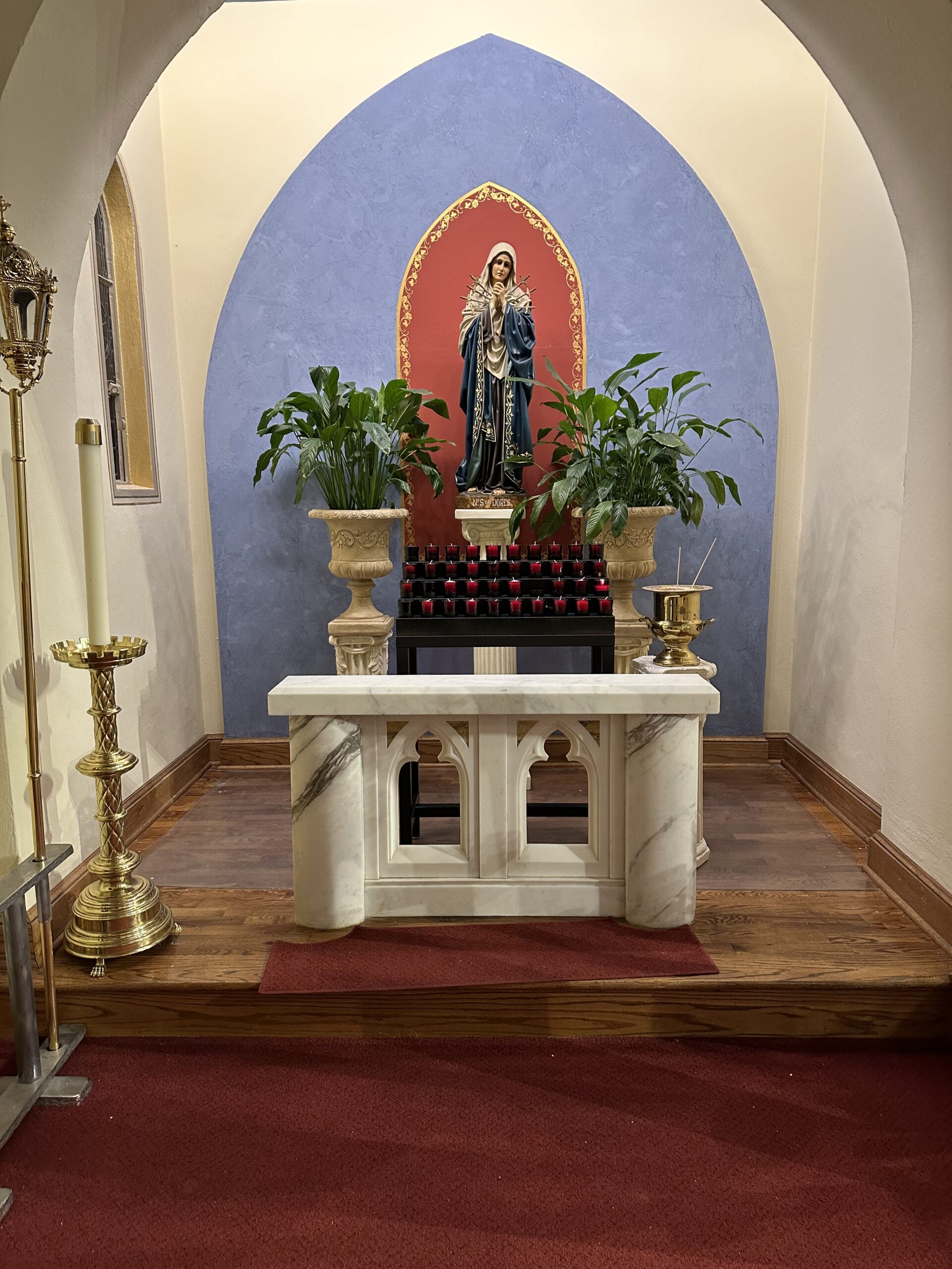 A church with a statue of jesus in the center.